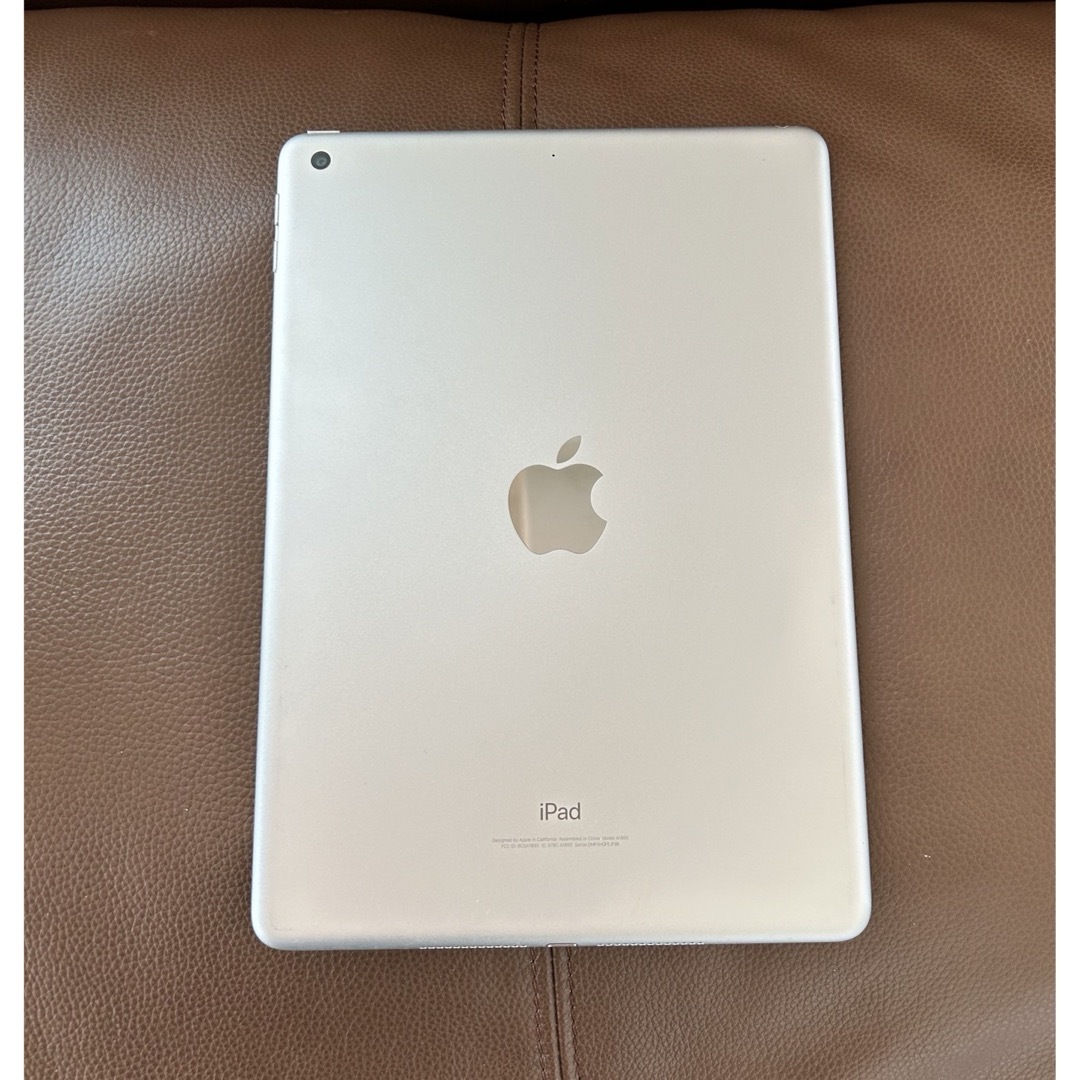 Apple(アップル)の【美品】Apple iPad 第6世代 Wi-Fi 32GB シルバー  スマホ/家電/カメラのPC/タブレット(タブレット)の商品写真