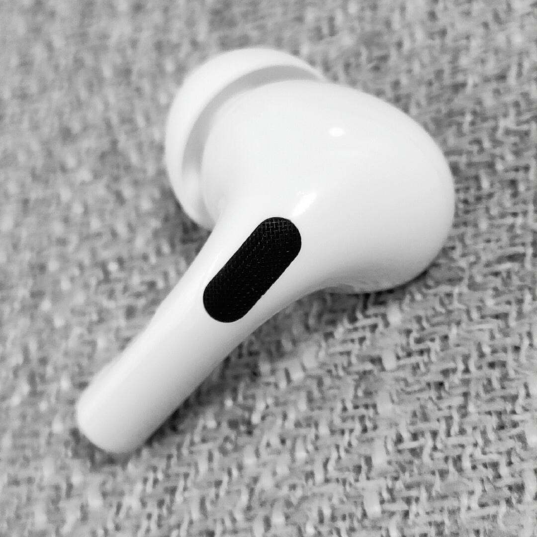 Apple(アップル)のApple AirPods Pro 片耳 L 片方 左耳 828 スマホ/家電/カメラのオーディオ機器(ヘッドフォン/イヤフォン)の商品写真