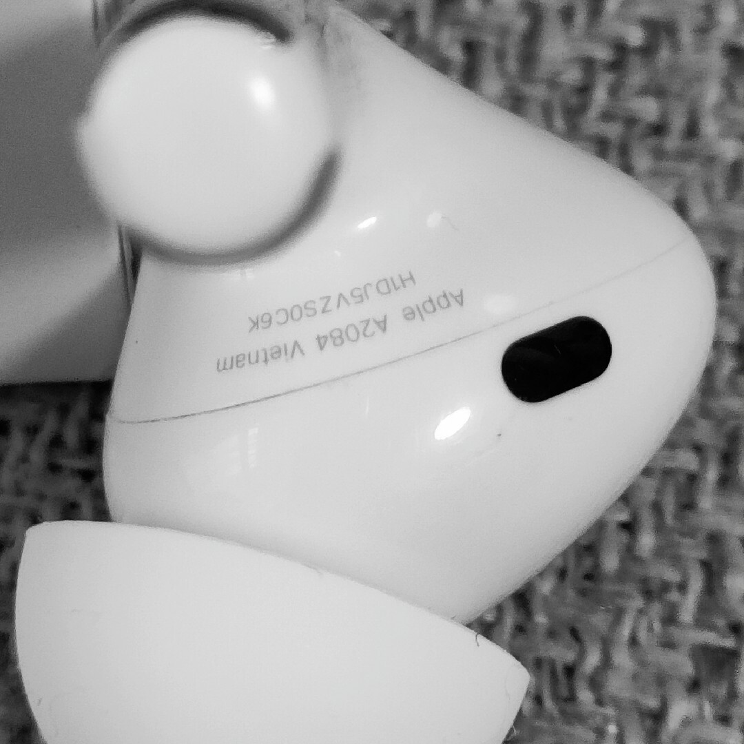 Apple(アップル)のApple AirPods Pro 片耳 L 片方 左耳 825 スマホ/家電/カメラのオーディオ機器(ヘッドフォン/イヤフォン)の商品写真
