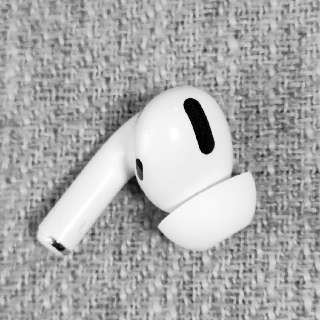 Apple(アップル)のApple AirPods Pro 片耳 L 片方 左耳 825 スマホ/家電/カメラのオーディオ機器(ヘッドフォン/イヤフォン)の商品写真