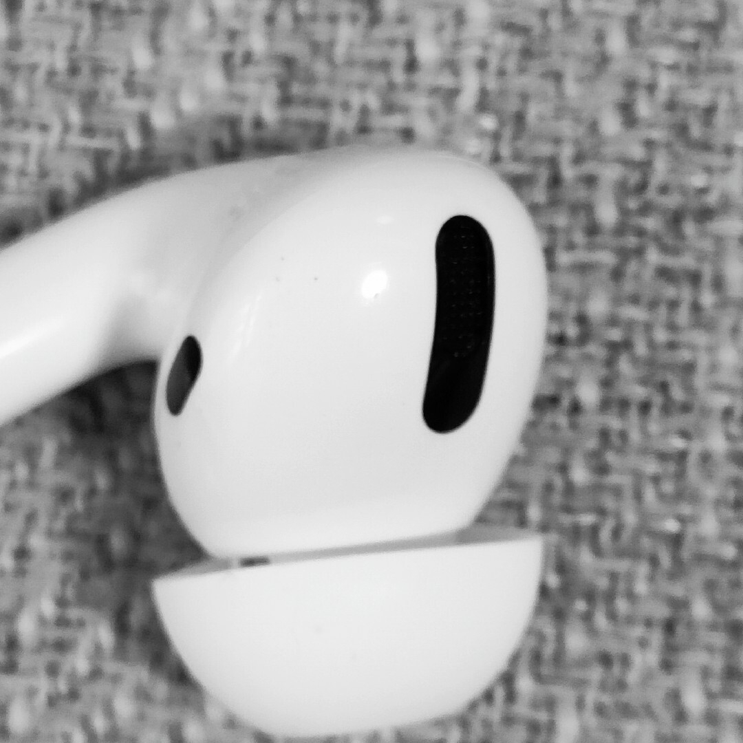 Apple(アップル)のApple AirPods Pro 片耳 L 片方 左耳 825 スマホ/家電/カメラのオーディオ機器(ヘッドフォン/イヤフォン)の商品写真