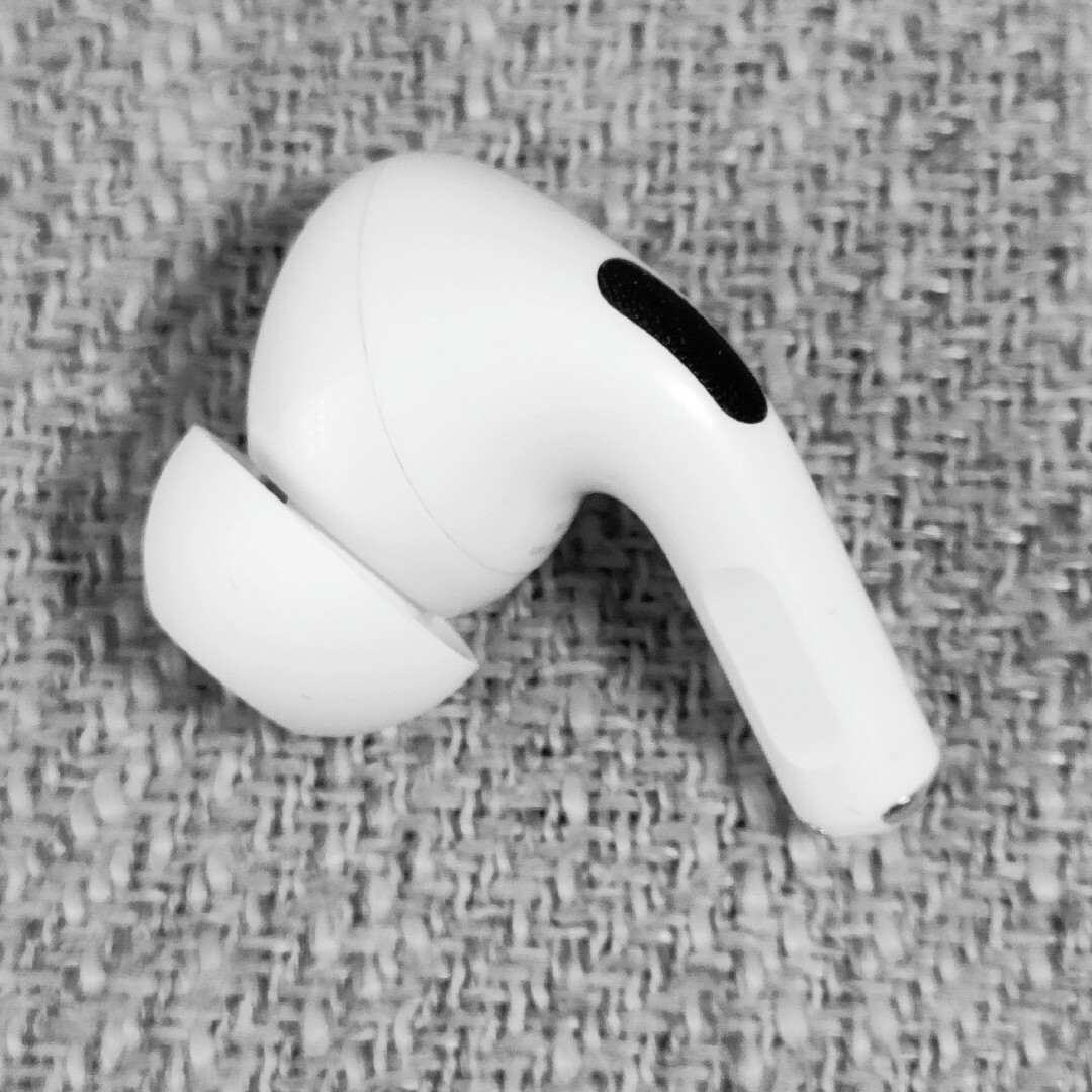 Apple(アップル)のApple AirPods Pro 片耳 L 片方 左耳 825 スマホ/家電/カメラのオーディオ機器(ヘッドフォン/イヤフォン)の商品写真