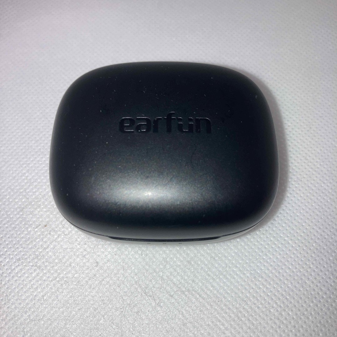 美品　EarFun Air Pro 3 充電ケースのみ　充電器　ブラック スマホ/家電/カメラのオーディオ機器(ヘッドフォン/イヤフォン)の商品写真