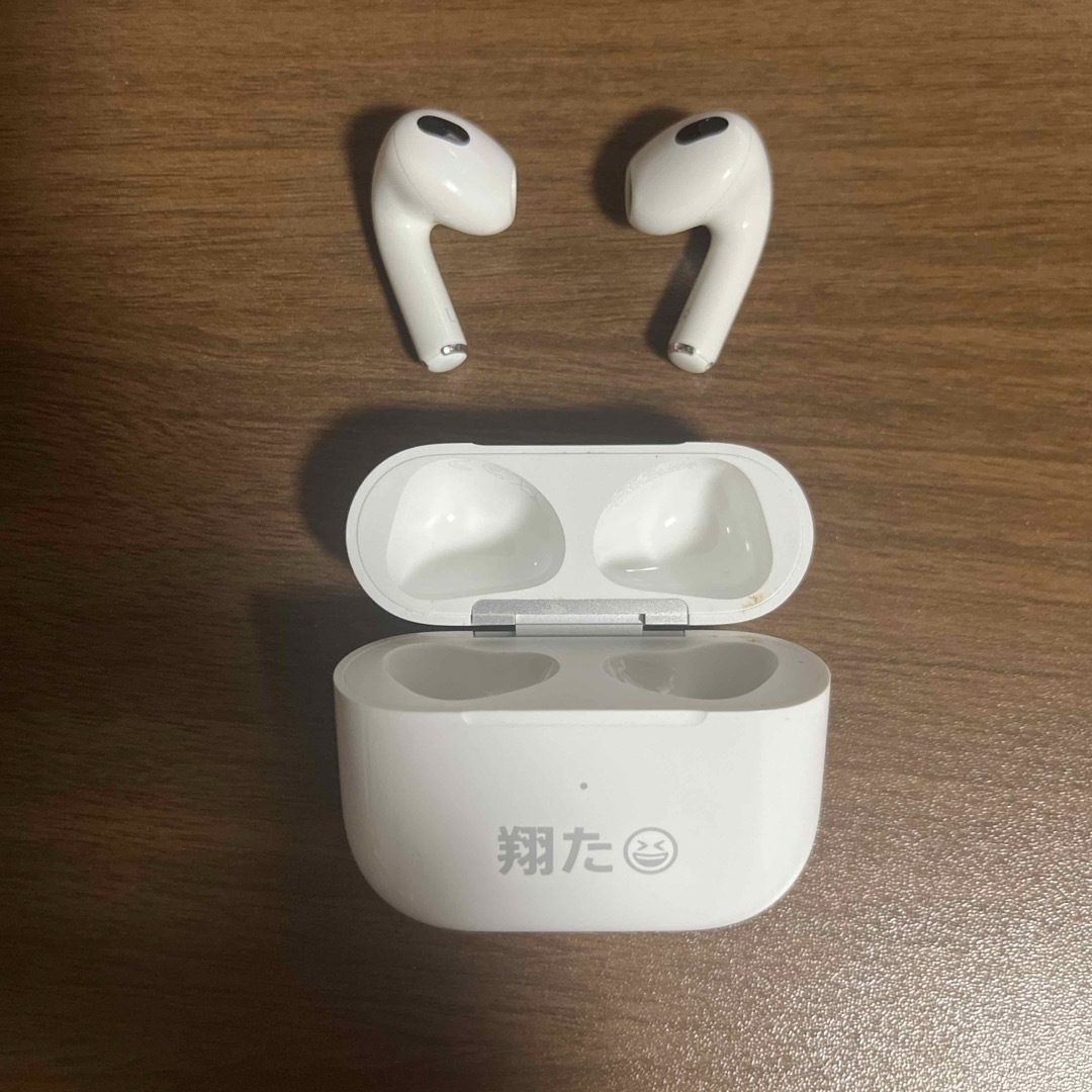 Apple(アップル)のAirPods 第3世代 スマホ/家電/カメラのスマホアクセサリー(ストラップ/イヤホンジャック)の商品写真