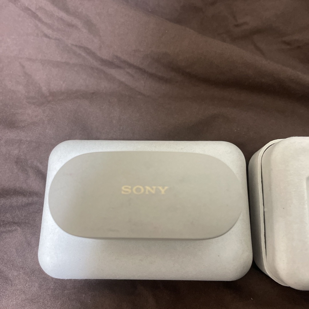 【ジャンク品】SONY フルワイヤレスイヤホン WF-1000XM4 シルバー スマホ/家電/カメラのオーディオ機器(ヘッドフォン/イヤフォン)の商品写真