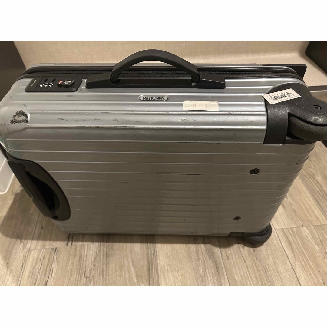 RIMOWA - 機内持ち込み可!RIMOWA リモワ サルサ 2輪 35L シャンパン RIMOWA - 機内持ち込み可!RIMOWA リモワ サルサ 2輪 35L シャンパン