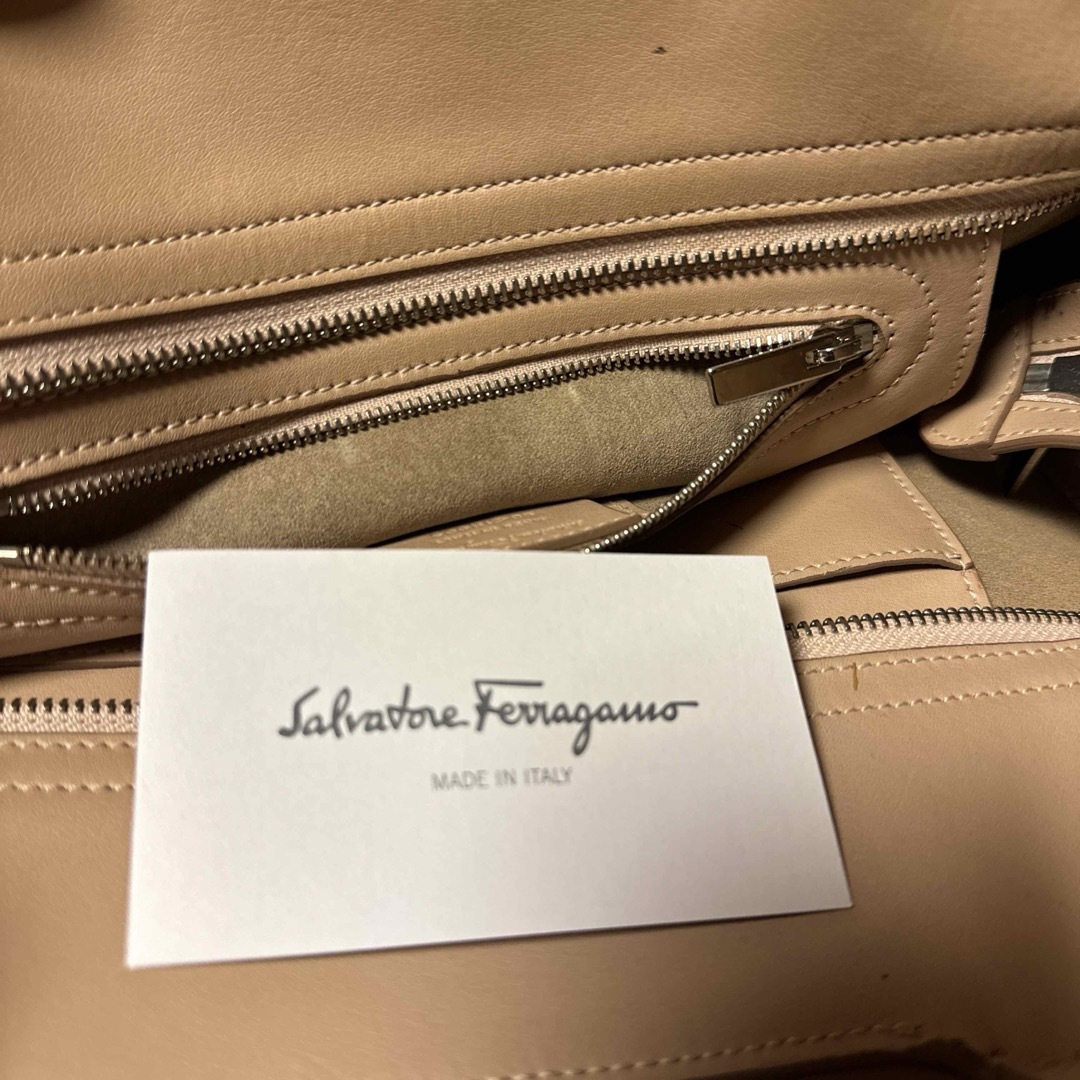 Salvatore Ferragamo(サルヴァトーレフェラガモ)のフェラガモ とコーチ レディースのバッグ(ハンドバッグ)の商品写真