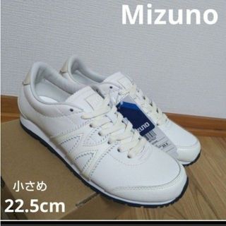 新品11000円☆mizunoミズノ スニーカー D1GF211210 クリーム