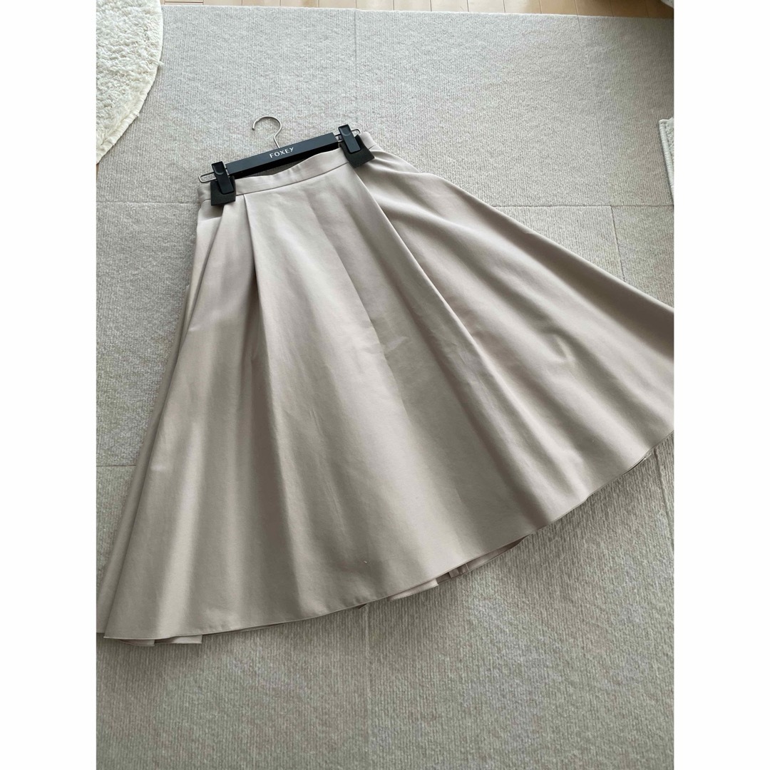 FOXEY(フォクシー)のセール中フォクシー🌸"Libra Skirt"パウダーベージュ38サイズ レディースのスカート(ひざ丈スカート)の商品写真