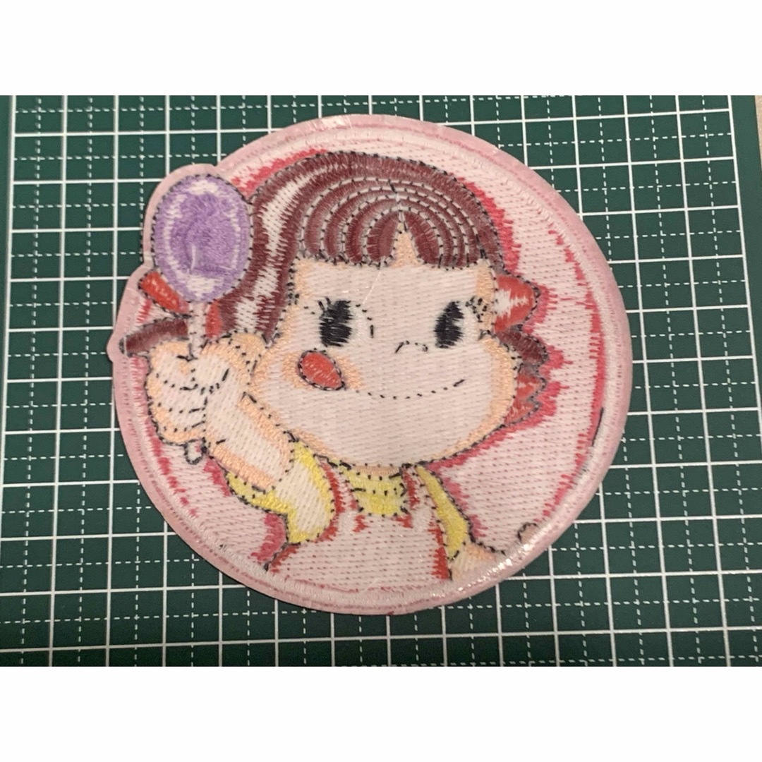 ★週末お値下げ★ペコちゃん  刺繍  ワッペン  大きめ ハンドメイドの素材/材料(各種パーツ)の商品写真