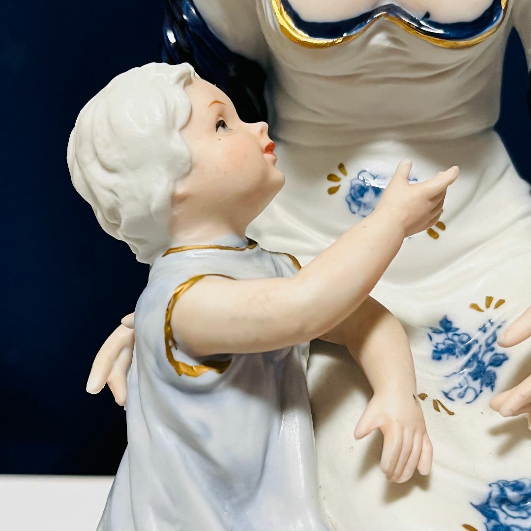 Royal Crown 陶磁器 英国アンティーク・西洋磁器 母と子供 置物 Royal Crown 陶磁器 英国アンティーク・西洋磁器 母と子供 置物