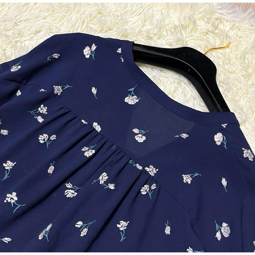 グレースコンチネンタル 花柄 刺繍 ブラウス 長袖 前開き ネイビー 36 グレースコンチネンタル 花柄 刺繍 ブラウス 長袖 前開き ネイビー 36