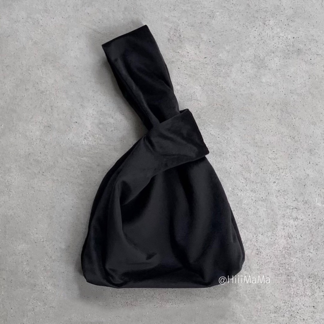 アシメ ハンドル ベロアバッグ ハンドバッグ ブラック 黒 デート シンプル キッズ/ベビー/マタニティのマタニティ(マザーズバッグ)の商品写真