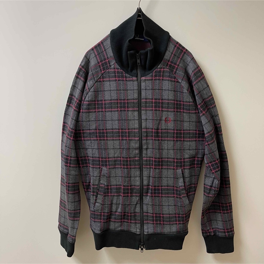 FRED PERRY - 美品M】フレッドペリー刺繍トラックジャケット古着 FRED PERRY - 美品M】フレッドペリー刺繍トラックジャケット古着