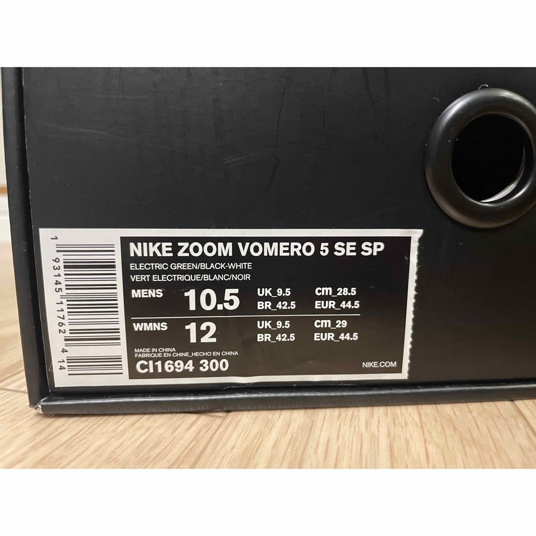 NIKE(ナイキ)のNIKE AIR ZOOM VOMERO 5 SE SP メンズの靴/シューズ(スニーカー)の商品写真