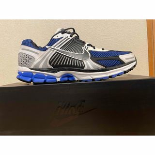 ナイキ(NIKE)のNIKE AIR ZOOM VOMERO 5 SE SP(スニーカー)