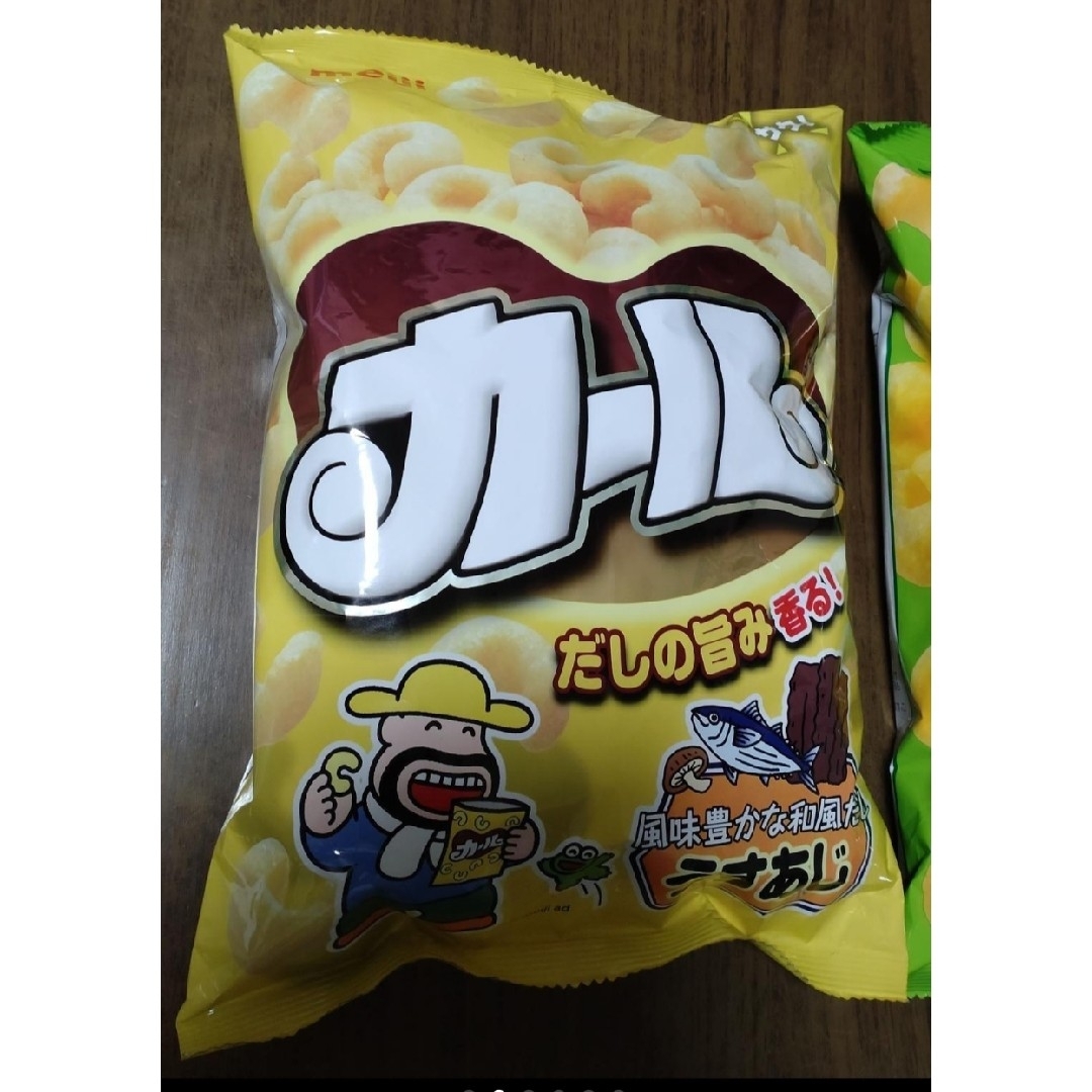 【西日本限定】　明治　カール　○2種セット 食品/飲料/酒の食品(菓子/デザート)の商品写真