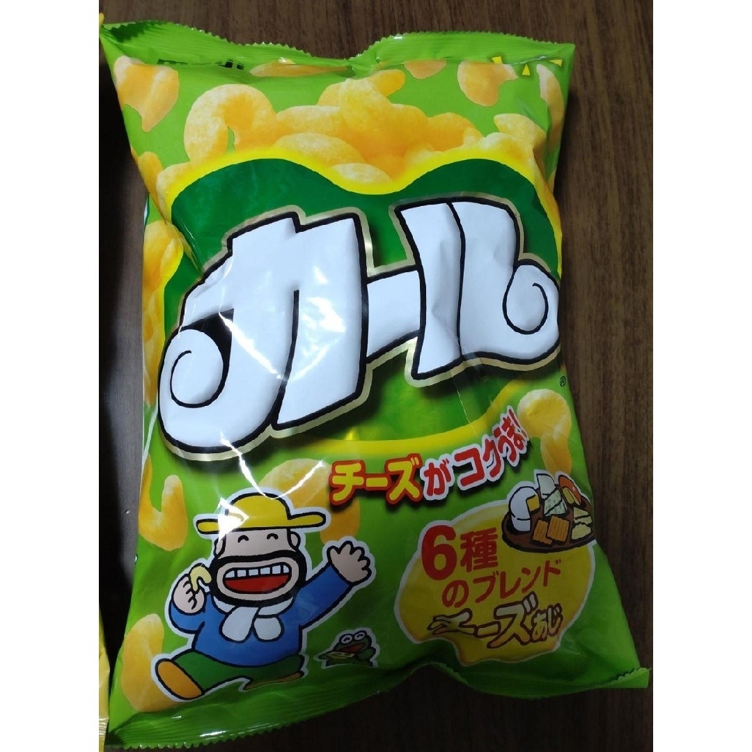 【西日本限定】　明治　カール　○2種セット 食品/飲料/酒の食品(菓子/デザート)の商品写真