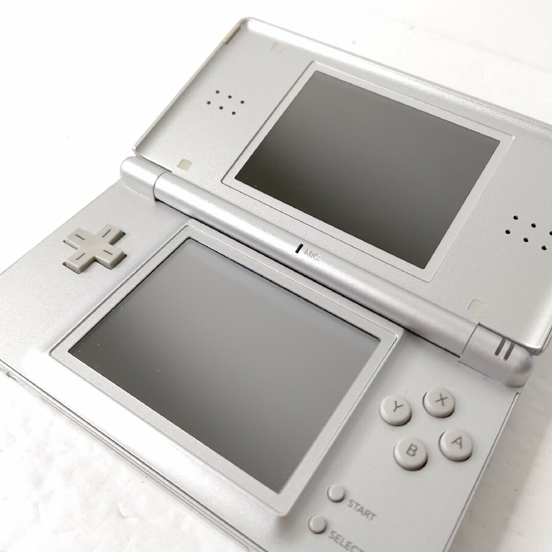 ニンテンドーDS(ニンテンドーDS)のNintendo　ニンテンドーDSlite　すばらしきこのせかい　美品　任天堂 エンタメ/ホビーのゲームソフト/ゲーム機本体(携帯用ゲーム機本体)の商品写真