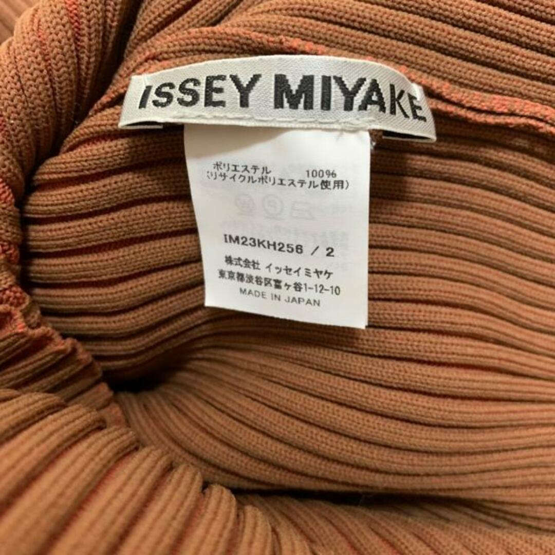 ISSEY MIYAKE(イッセイミヤケ)のISSEYMIYAKE(イッセイミヤケ) ワンピース レディース美品  - ダークブラウン Vネック/長袖/ロング レディースのワンピース(その他)の商品写真