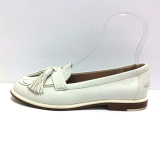 トッズ(TOD'S)のTOD'S(トッズ) ローファー 39 1/2 レディース - アイボリー タッセル レザー(ローファー/革靴)