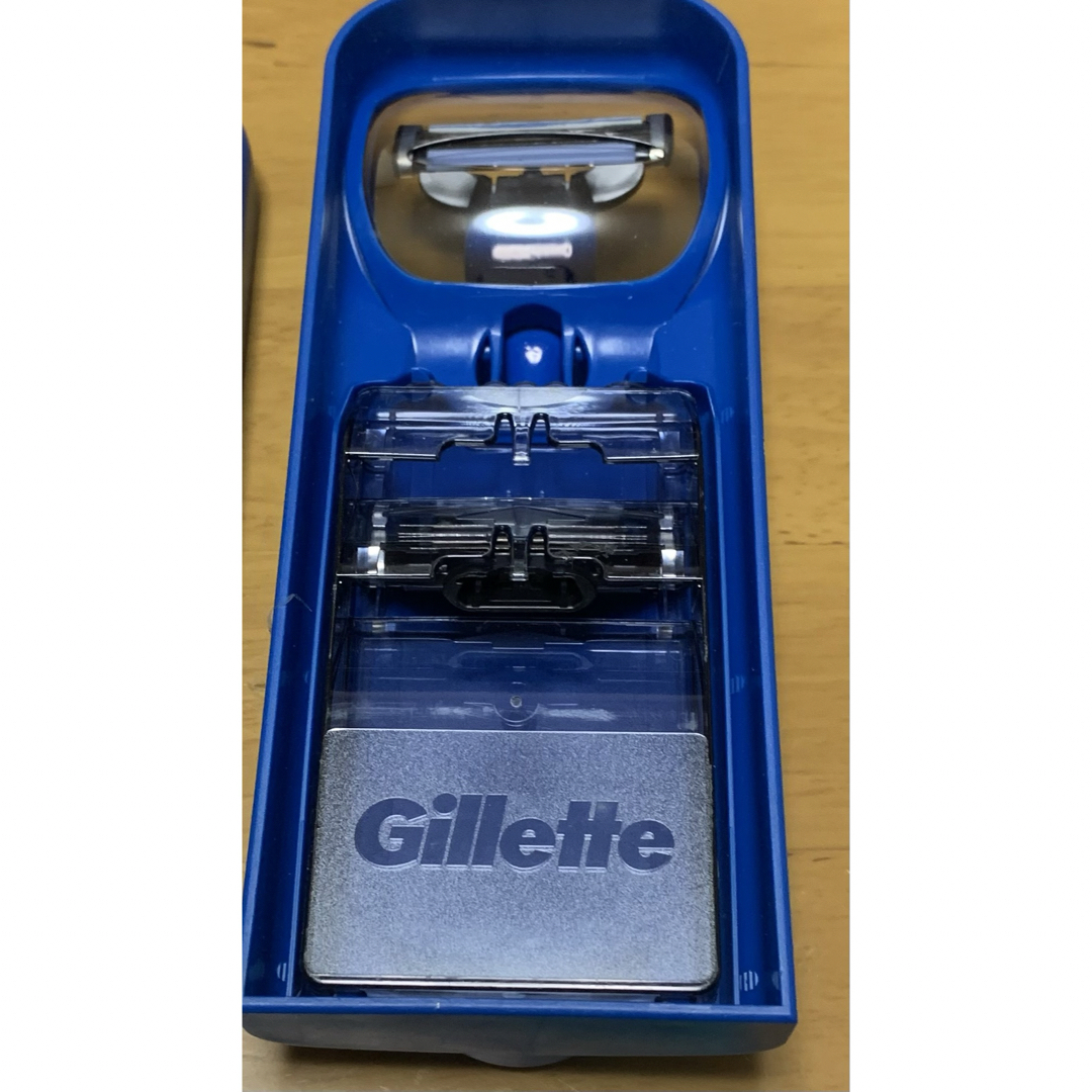 Gillette(ジレット)のジレット剃刀本体（一枚替刃付き） コスメ/美容のシェービング(カミソリ)の商品写真