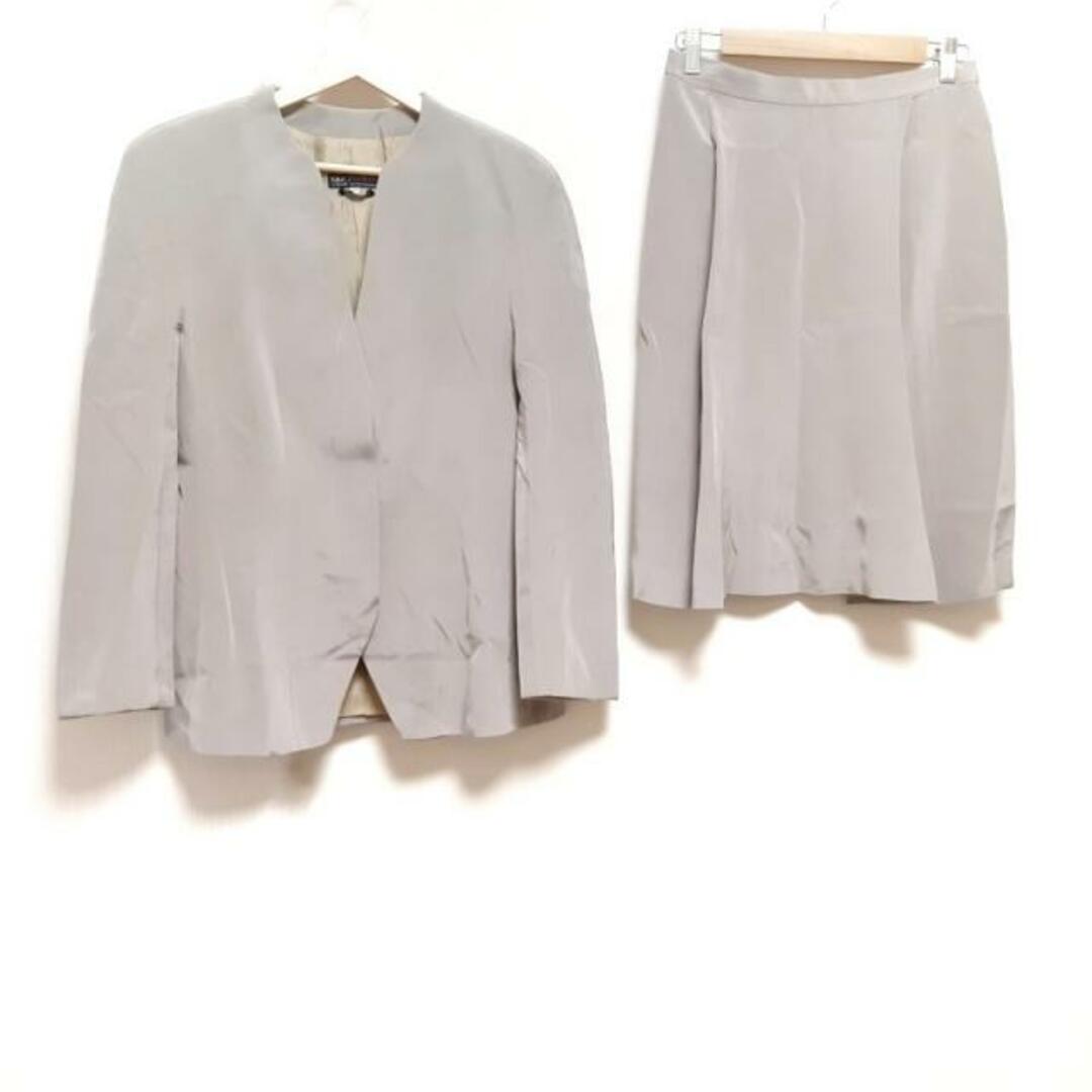 GIORGIOARMANI(ジョルジオアルマーニ) スカートスーツ レディース美品 - グレー 肩パッド | フリマアプリ ラクマ GIORGIOARMANI(ジョルジオアルマーニ) スカートスーツ レディース美品 - グレー 肩パッド | フリマアプリ ラクマ
