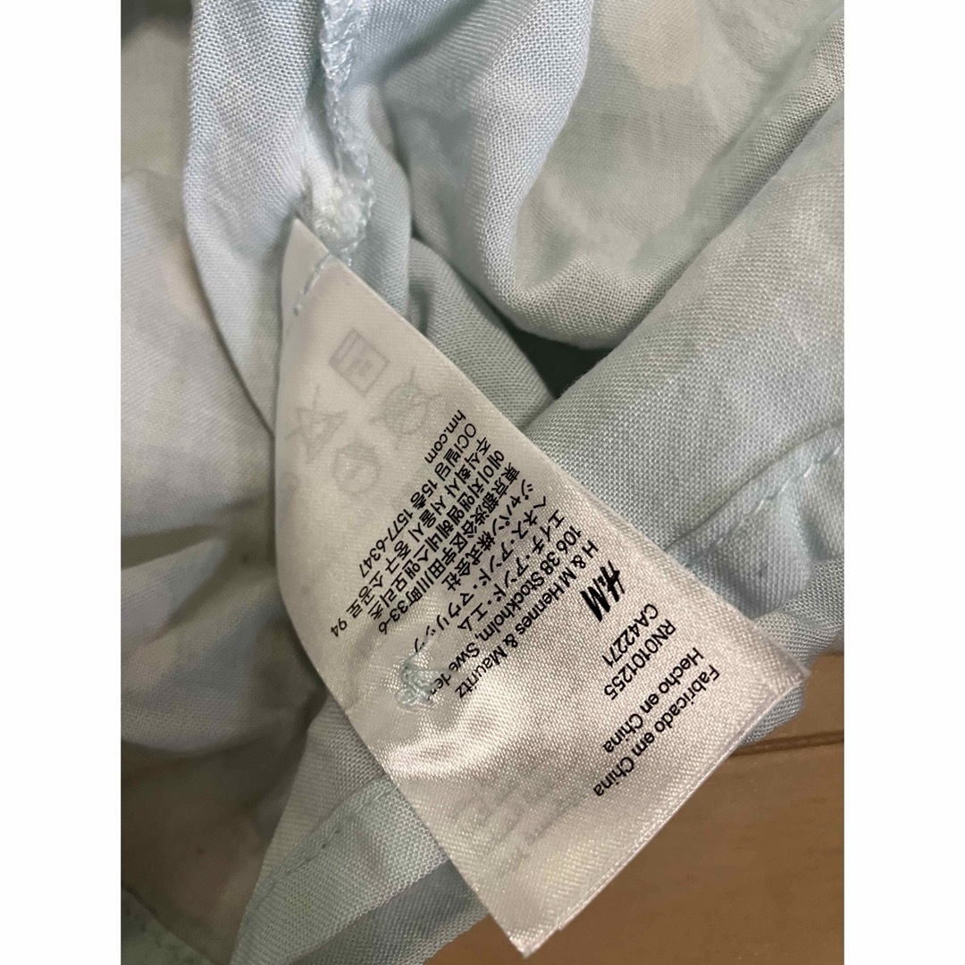 H&M(エイチアンドエム)のH&M 水色ドット レディースのトップス(シャツ/ブラウス(半袖/袖なし))の商品写真