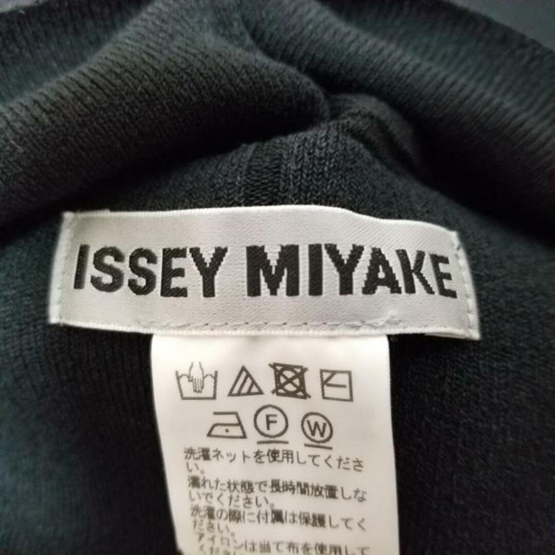 ISSEY MIYAKE(イッセイミヤケ)のISSEYMIYAKE(イッセイミヤケ) コート サイズ2 M レディース - 黒 長袖/春/秋 レディースのジャケット/アウター(その他)の商品写真