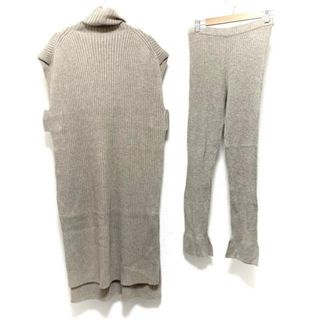 トゥデイフル(TODAYFUL)のTODAYFUL(トゥデイフル) レディースパンツセットアップ レディース美品  - ベージュ ニット(セット/コーデ)