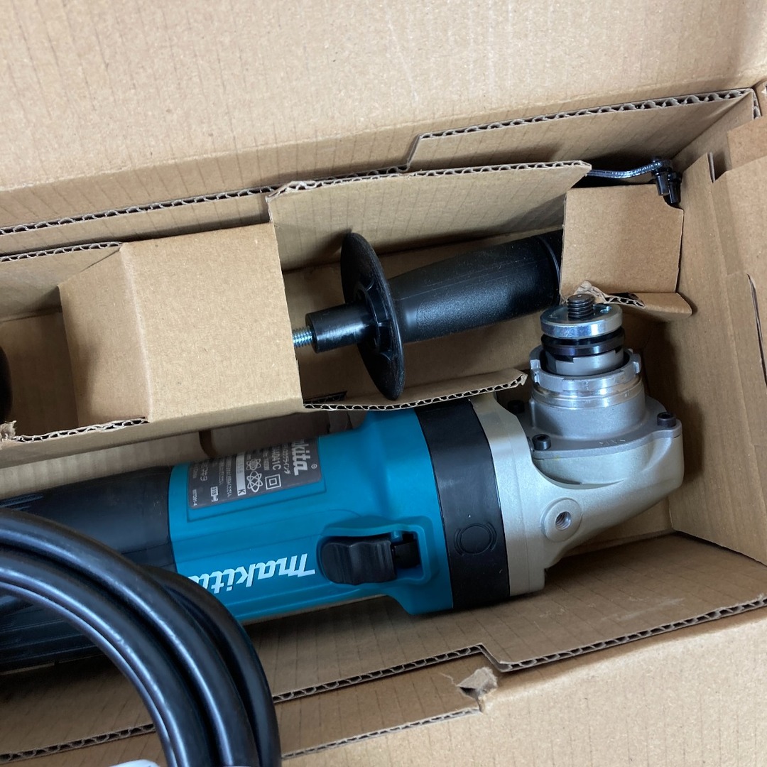 Makita(マキタ)の＊＊MAKITA マキタ 100mm 電子ディスクグラインダ コード式  GA4041C ブルー インテリア/住まい/日用品のインテリア/住まい/日用品 その他(その他)の商品写真