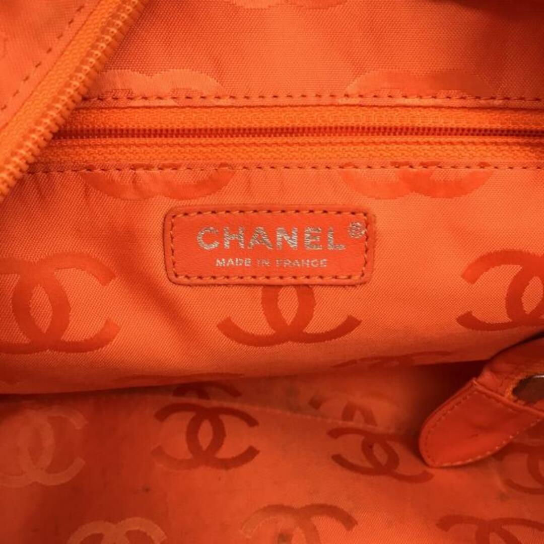 CHANEL(シャネル)のCHANEL(シャネル) トートバッグ カンボンラインミディアムトート A25167 ベージュ シルバー金具 ラムスキン×エナメル（レザー） レディースのバッグ(トートバッグ)の商品写真