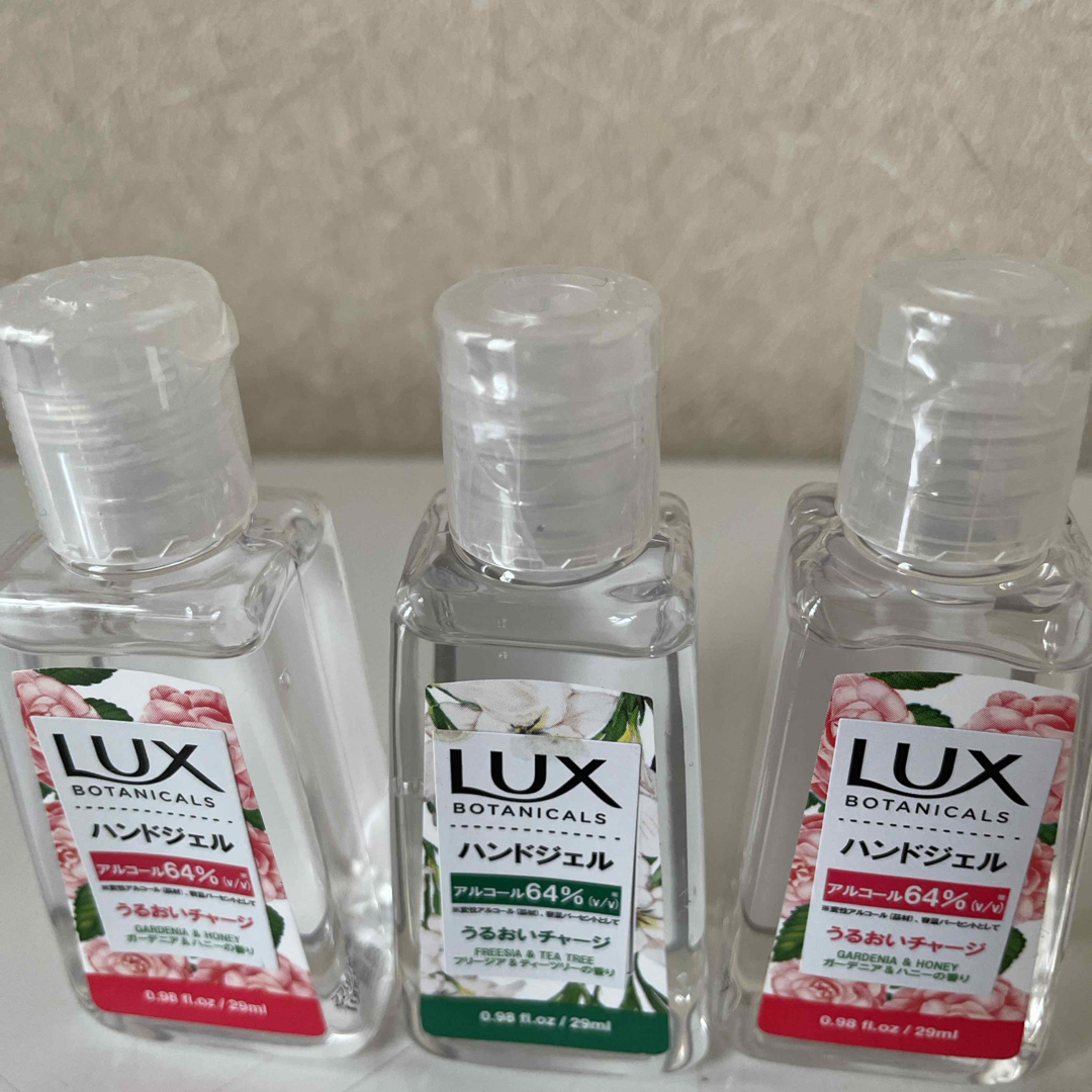 LUX　クリーンハンドジェル500ml　ガーデニア　フリージア　2本セット　新品 インテリア/住まい/日用品の日用品/生活雑貨/旅行(防災関連グッズ)の商品写真