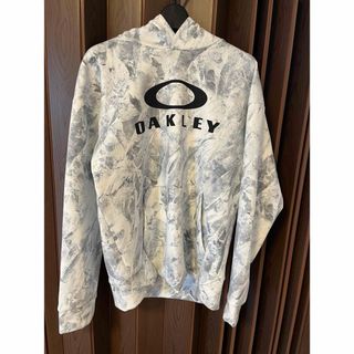 オークリー(Oakley)のほぼ新品・パーカー(パーカー)