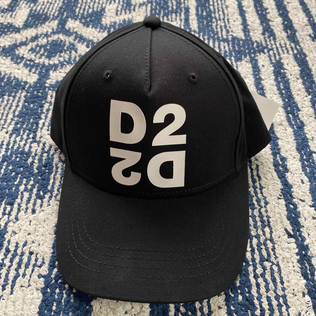 DSQUARED2(ディースクエアード)の新品　未使用　dsquared2 キャップ　帽子　黒　ディースクエアード メンズの帽子(キャップ)の商品写真
