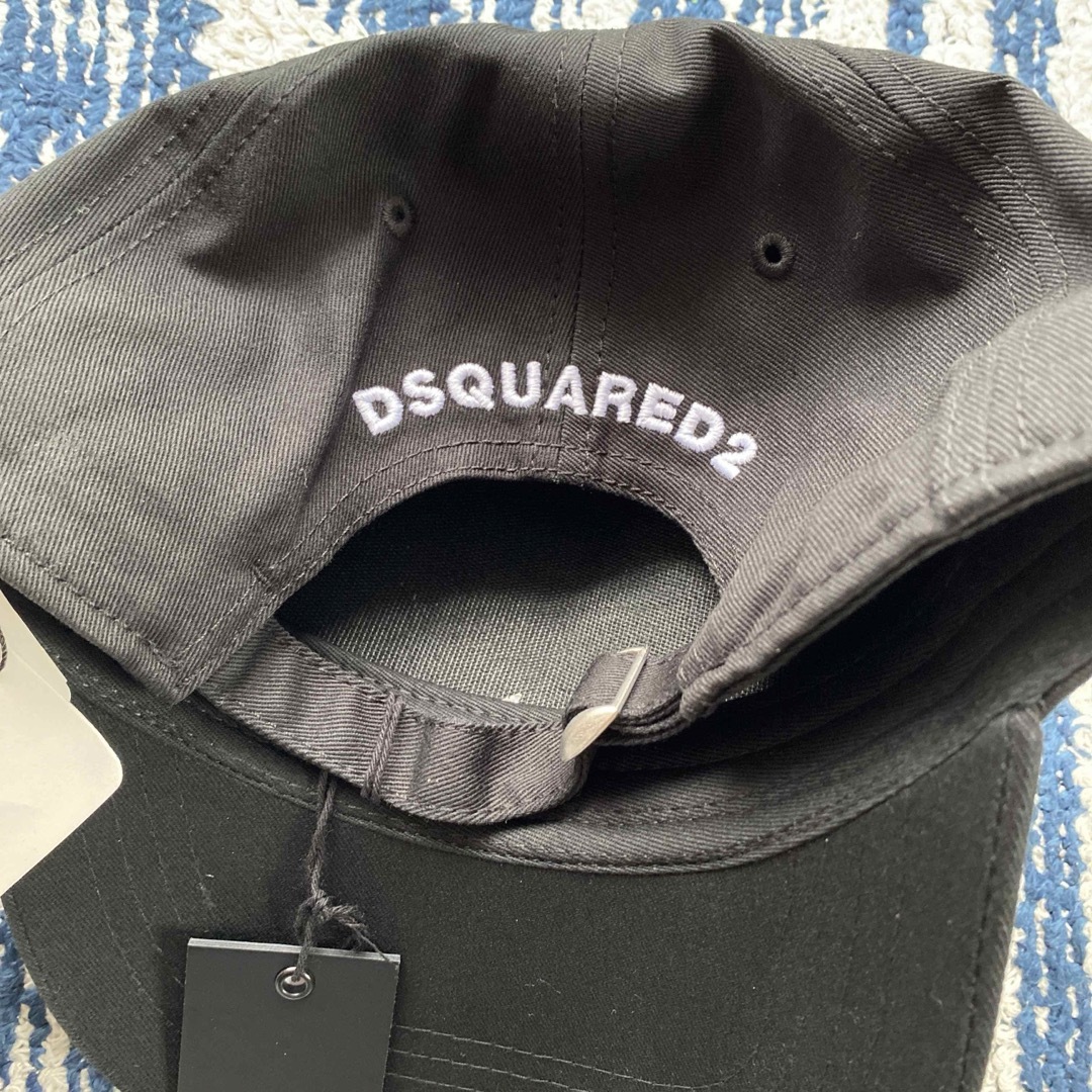 DSQUARED2(ディースクエアード)の新品　未使用　dsquared2 キャップ　帽子　黒　ディースクエアード メンズの帽子(キャップ)の商品写真