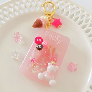 お菓子 な キーホルダー ハンドメイド　いちご(キーホルダー/ストラップ)