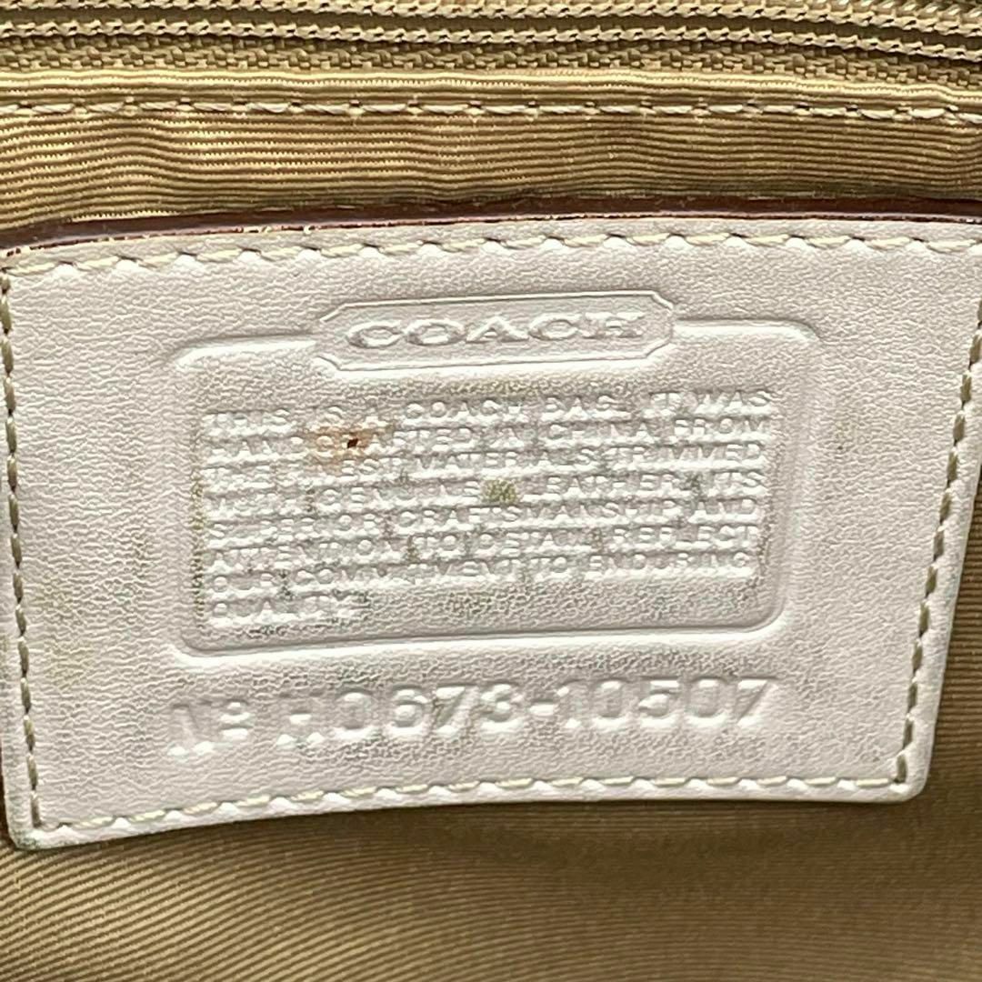 COACH(コーチ)のコーチ ハンドバッグ 自立型 タッセル フック シグネチャー 60422 レディースのバッグ(ハンドバッグ)の商品写真