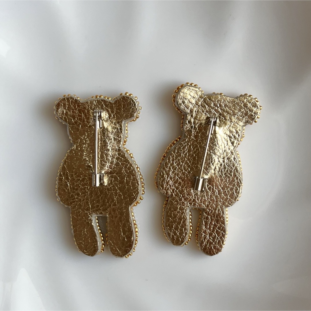 Teddy bear ブローチ　ビーズ刺繍　テディーベア　くま レディースのアクセサリー(ブローチ/コサージュ)の商品写真