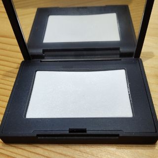 ナーズ(NARS)のNARS ライトリフレクティングセッティングパウダーN ミニ    3g(フェイスパウダー)