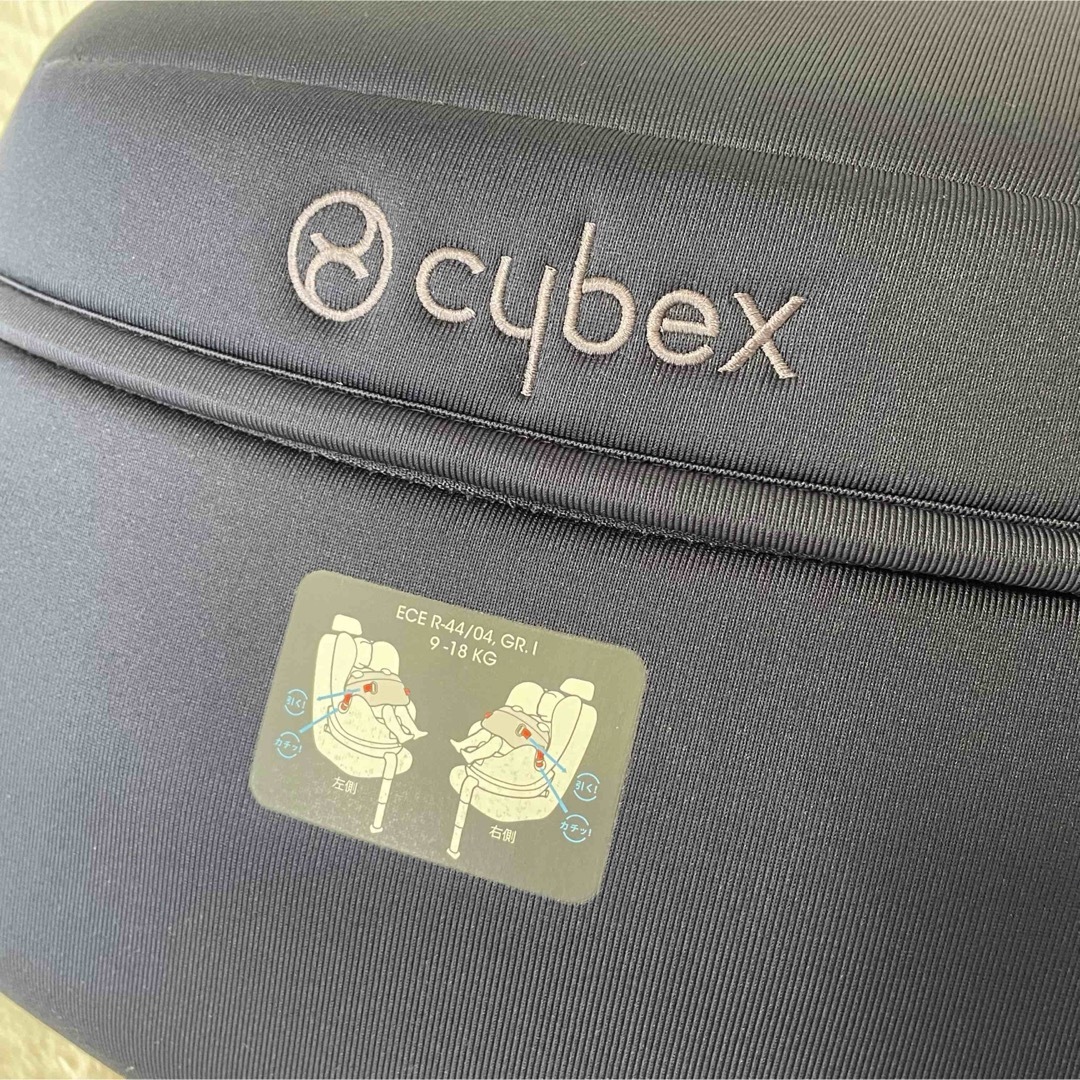 cybex(サイベックス)のサイベックス　シローナ　　セーフティクッション　パーツ　ネイビー キッズ/ベビー/マタニティの外出/移動用品(自動車用チャイルドシートクッション)の商品写真