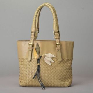 ボッテガヴェネタ(Bottega Veneta)のボッテガヴェネタ◇ハンドバッグ 花飾り イントレチャート レザー ベージュ(ハンドバッグ)