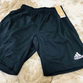 アディダス(adidas)のadidas ハーフパンツ Mサイズ 新品未使用品(ショートパンツ)