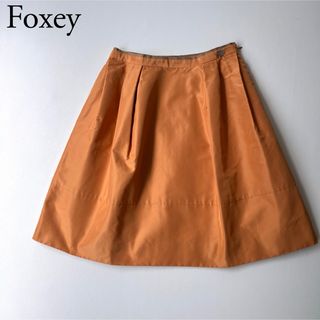 フォクシー(FOXEY)の美品　Foxey フォクシー　フレアスカート　シルク　ロゴプレート　オレンジ(ひざ丈スカート)