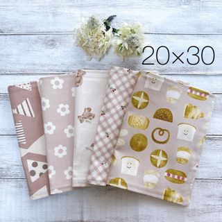 ランチョンマット　20×30  女の子　くすみ　ニュアンス　ベア　パン柄　5枚(外出用品)