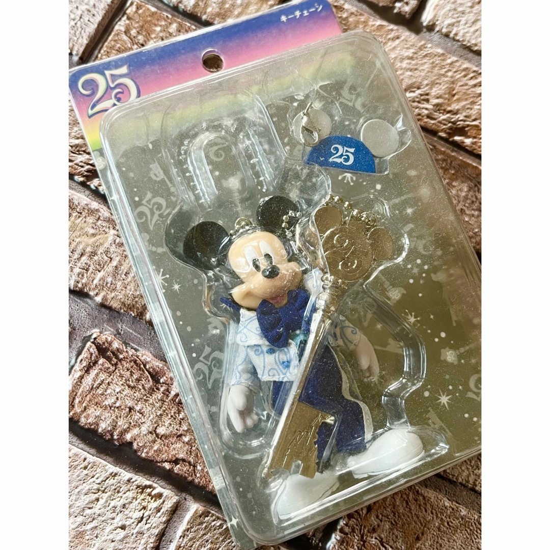 Disney(ディズニー)の✨新品✨ ディズニー25周年キーチェーン レディースのファッション小物(キーホルダー)の商品写真
