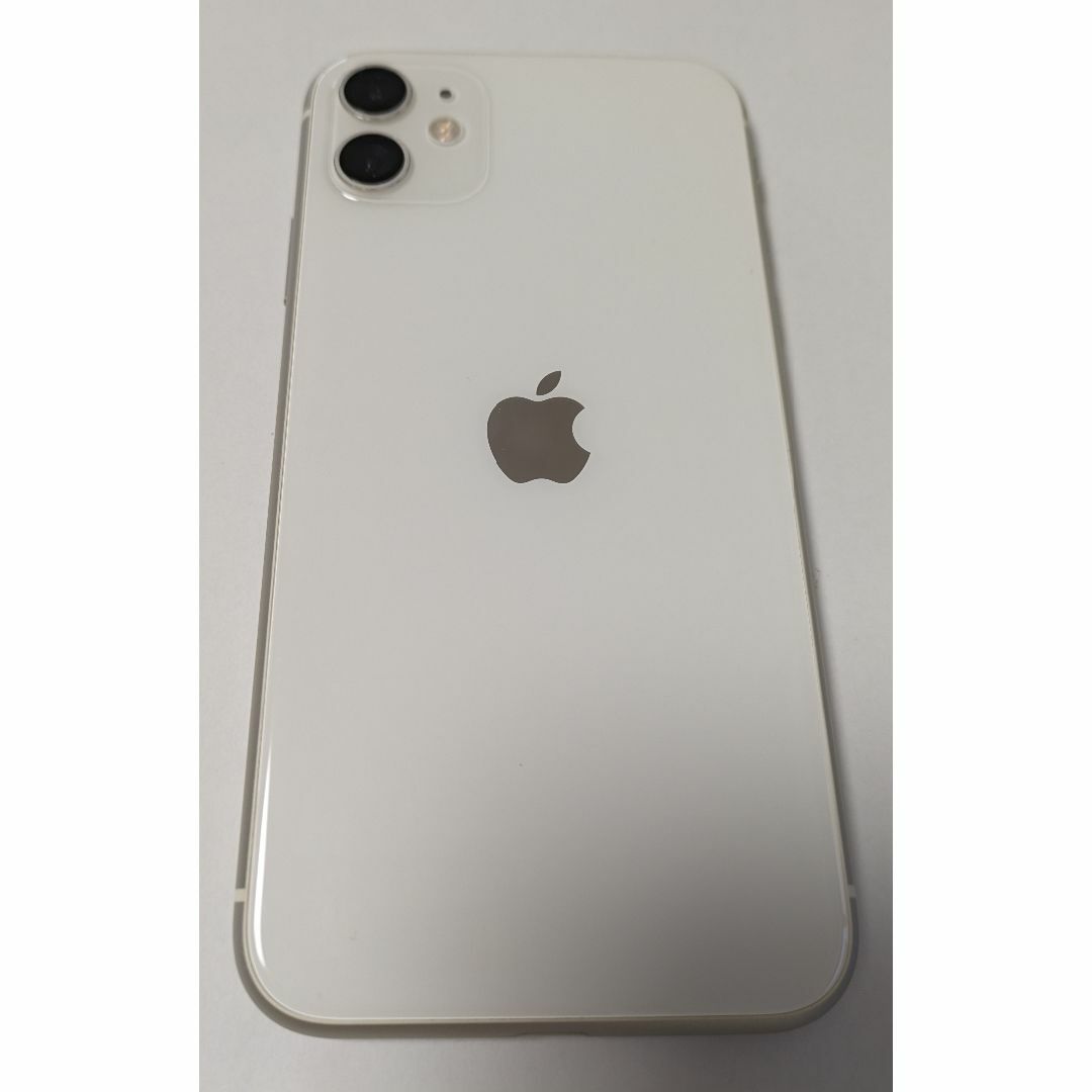 Apple(アップル)の美品 iPhone11 128GB SIMフリー 白 スマホ/家電/カメラのスマートフォン/携帯電話(スマートフォン本体)の商品写真