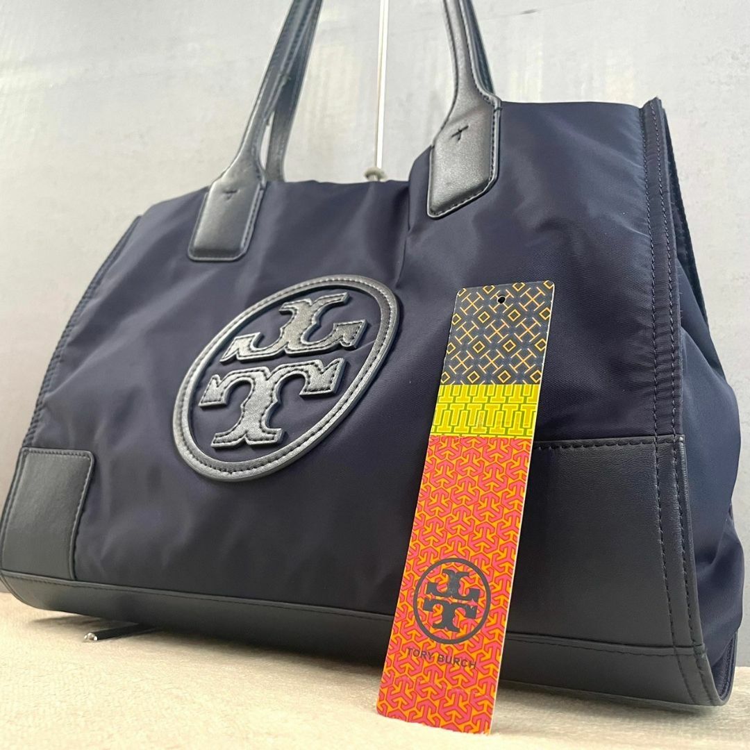 Tory Burch(トリーバーチ)の美品 トリーバーチ トートバッグ デカロゴ エラ レザー A4 マチ拡張 軽量 レディースのバッグ(トートバッグ)の商品写真