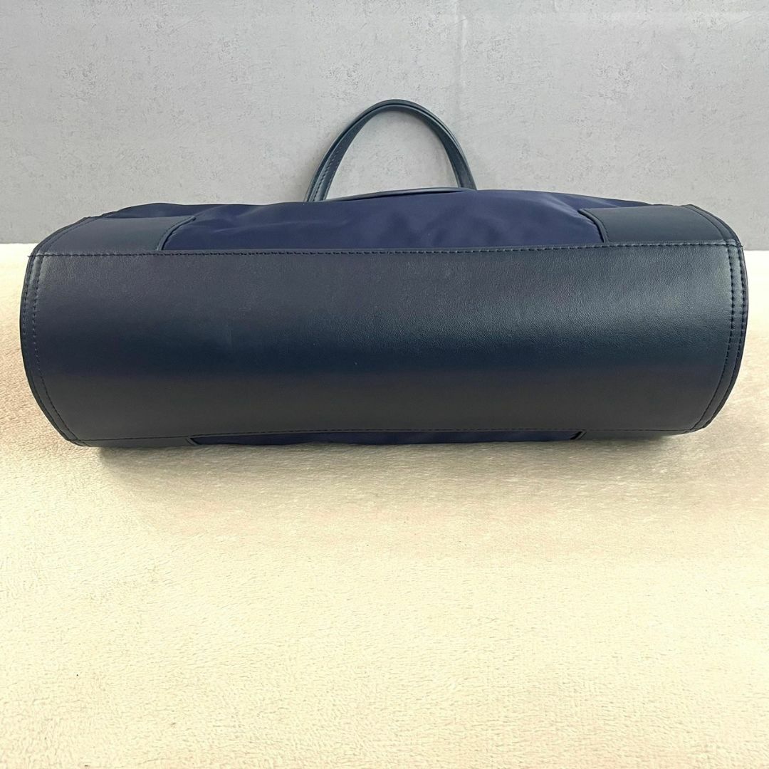 Tory Burch(トリーバーチ)の美品 トリーバーチ トートバッグ デカロゴ エラ レザー A4 マチ拡張 軽量 レディースのバッグ(トートバッグ)の商品写真