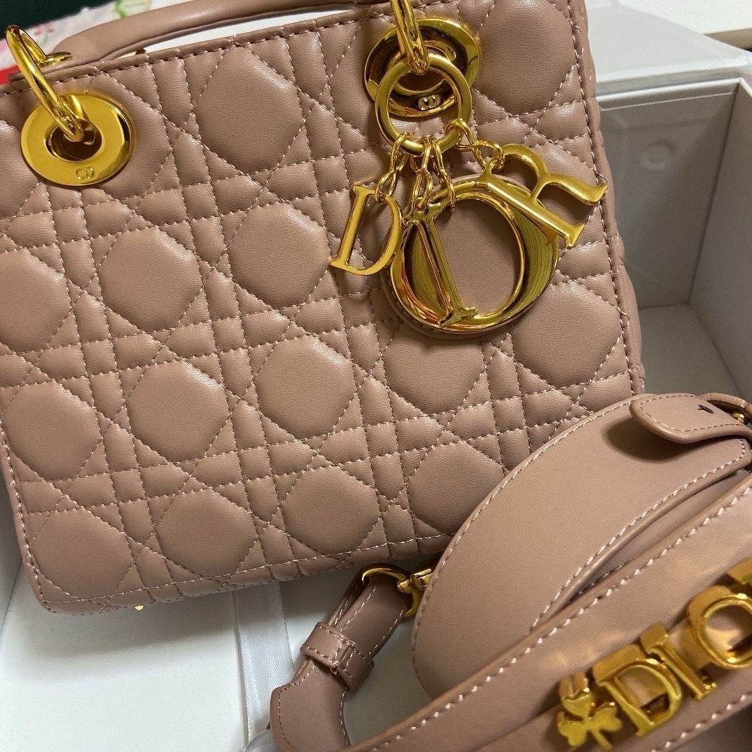 Christian Dior(クリスチャンディオール)のLady Diorレディディオール バッグ レディースのバッグ(ショルダーバッグ)の商品写真